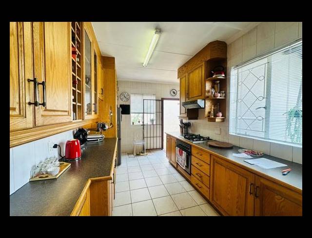 4 BEDROOM FREEHOLD FOR SALE IN VERWOERDPARK